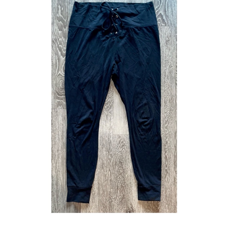 NWOT VERA BY VERA WANG LACE UP CUTE JOGGERS! SELLING IN MAUVE COLOR TOO!